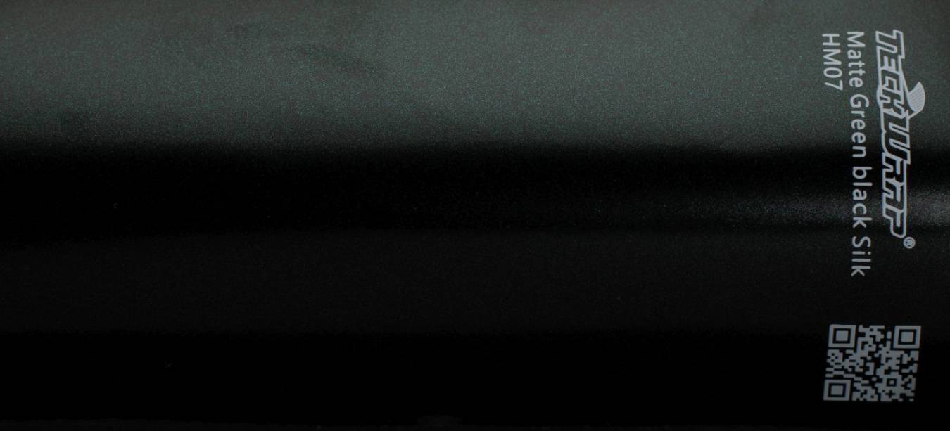 Teckwrap HM07 Matte Green Black Silk szatén metál sötét zöld autófólia - Fotó