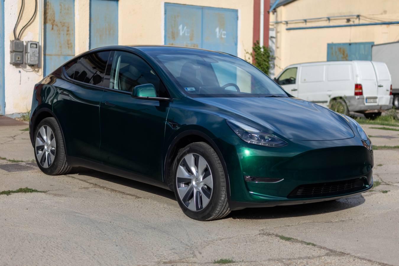 Teckwrap GAL29-HD Hunter Green metál vadász zöld autófólia - 1 - Kép Tesla fóliázás Tesla Y Teckwrap GAL29-HD Hunter Green autófólia Csepel 1 - Fotó