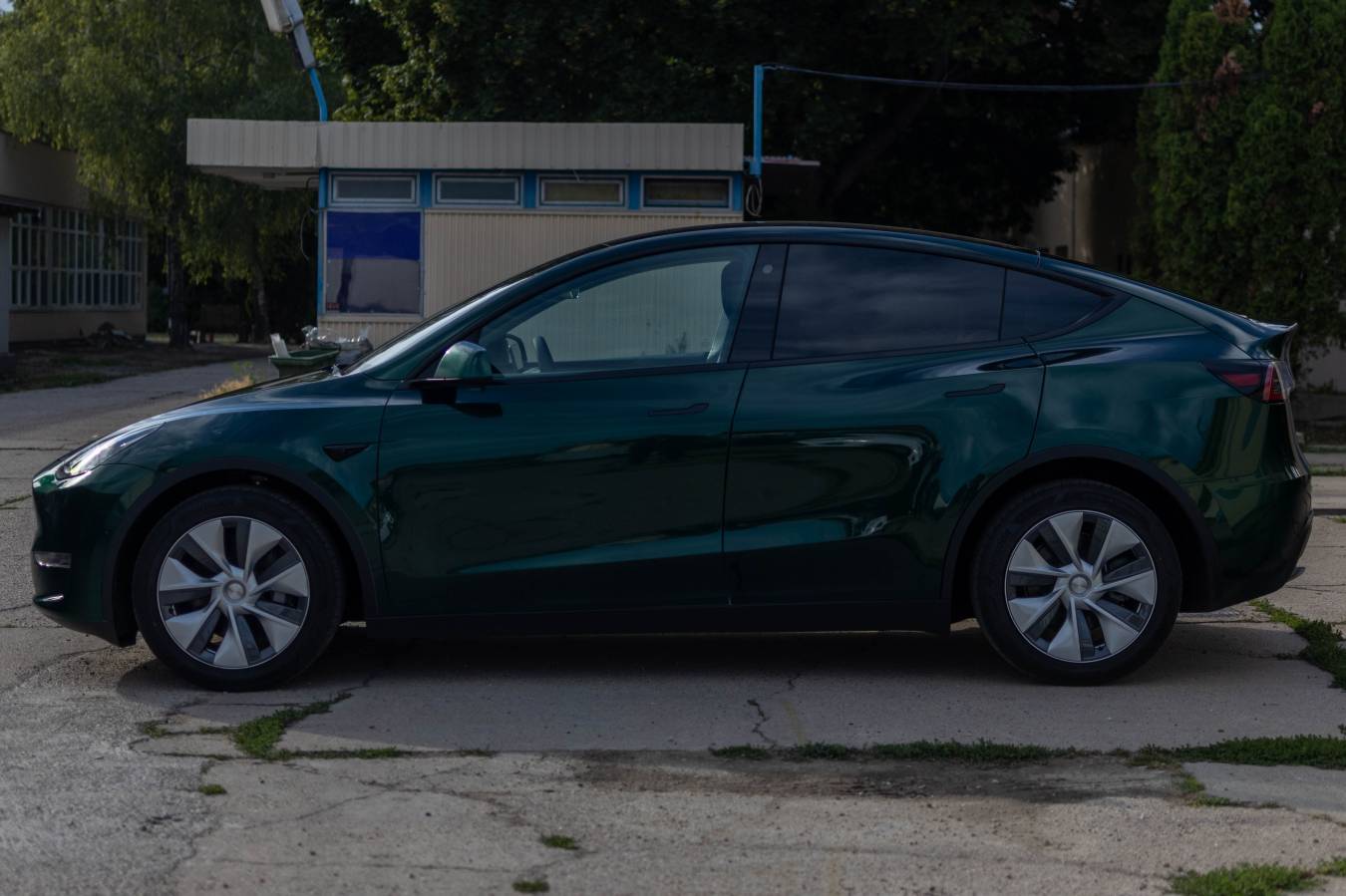 Teckwrap GAL29-HD Hunter Green metál vadász zöld autófólia - 2 - Kép Tesla fóliázás Tesla Y Teckwrap GAL29-HD Hunter Green autófólia Csepel 2 - Fotó
