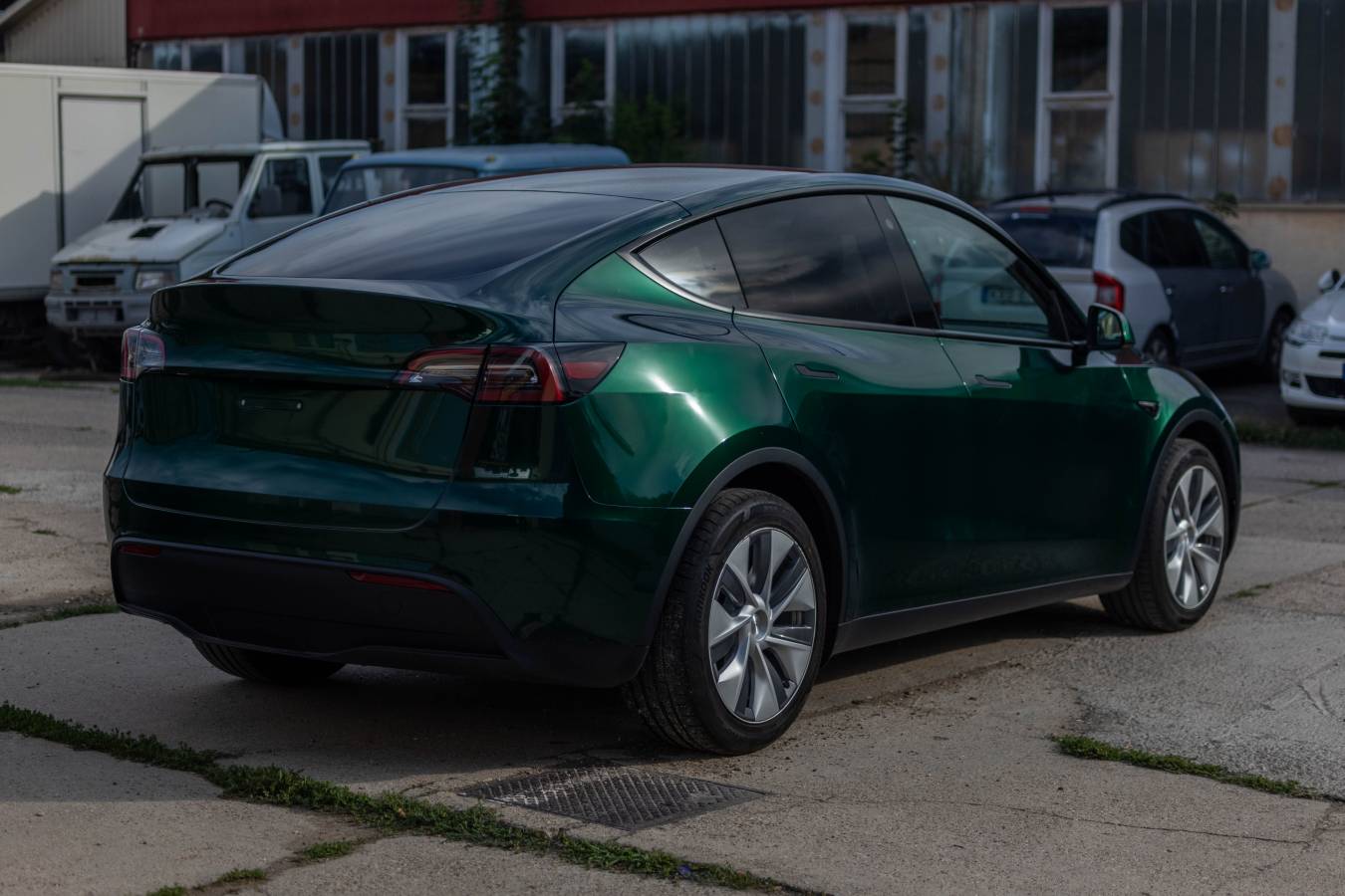 Teckwrap GAL29-HD Hunter Green metál vadász zöld autófólia - 3 - Kép Tesla fóliázás Tesla Y Teckwrap GAL29-HD Hunter Green autófólia Csepel 3 - Fotó