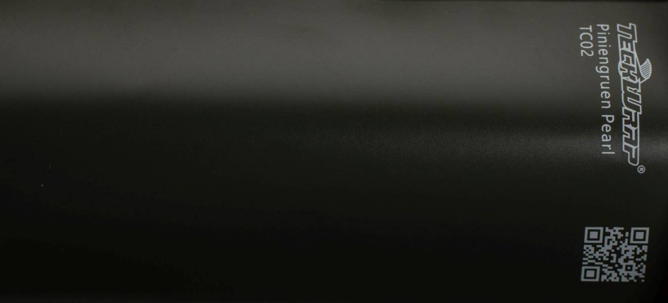 Teckwrap TC02 Piniengruenen Pearl szatén zöld autófólia - Fotó