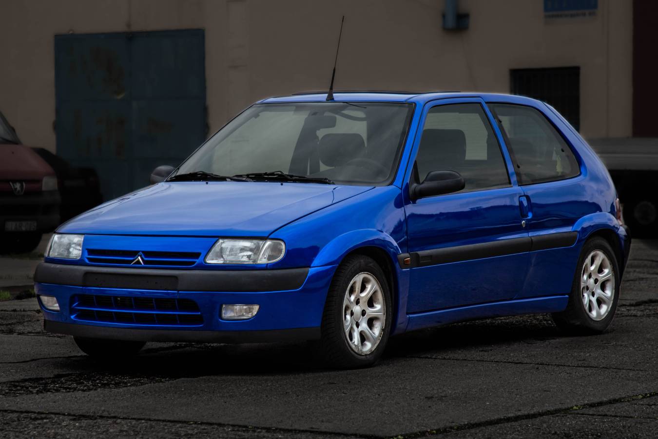 Teckwrap GAL02-HD Blue Gem metál kék autófólia - 1 - Kép Draskovics Andris Citroen Saxo autófóliája 1 - Fotó