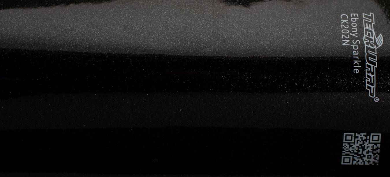 Teckwrap CK202N Ebony Sparkle autófólia - Kép Teckwrap CK202N Ebony Sparkle gyöngyház metál fekete autófólia - Fotó