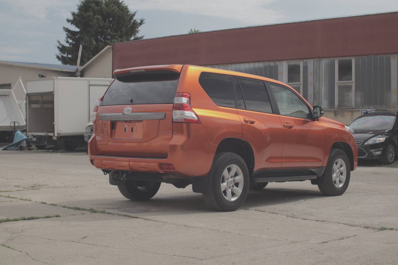 Teckwrap GAL06-HD Paprika Orange metál narancssárga autófólia - 1 - Kép Toyota Landcruiser Teckwrap GAL06-HD Paprika Orange autófólia felhasználásával 1 - Fotó