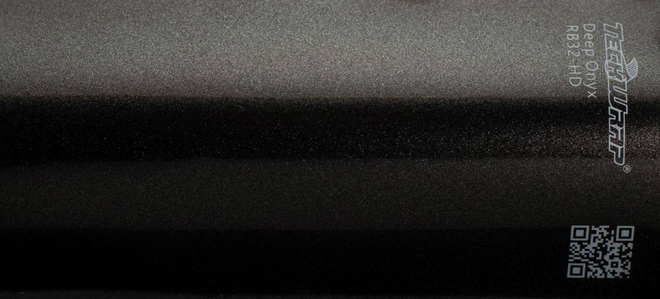 Teckwrap RB32-HD Deep Onyx autófólia - Kép Teckwrap RB32-HD Deep Onyx gyöngyház mély onyx szürke színes autófólia - Fotó