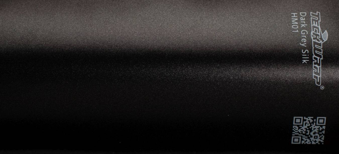 Teckwrap HM01 Dark Grey Silk autófólia - Kép Teckwrap HM01 Dark Grey Silk szatén grafit szürke autófólia - Fotó